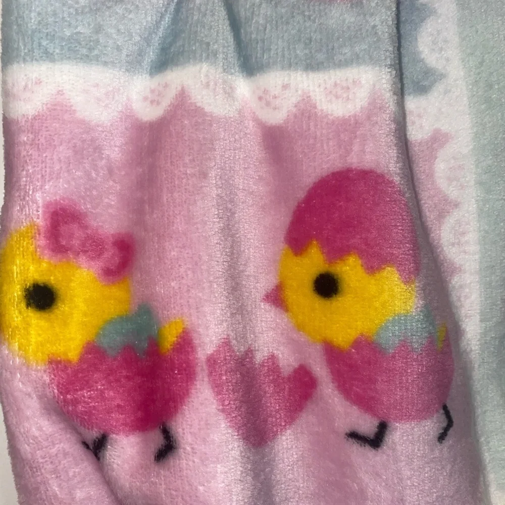 Hello Kitty Patchwork Easter Blanket - Picture 3 of 8